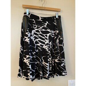 V Cristina Women's Black and White Print Lined Rayon Spandex Skirt Sz M